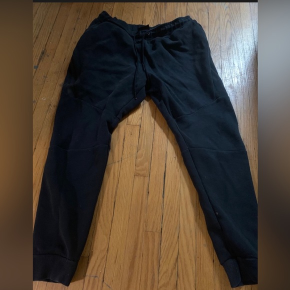 Black Nike tech (L) - Picture 4 of 5